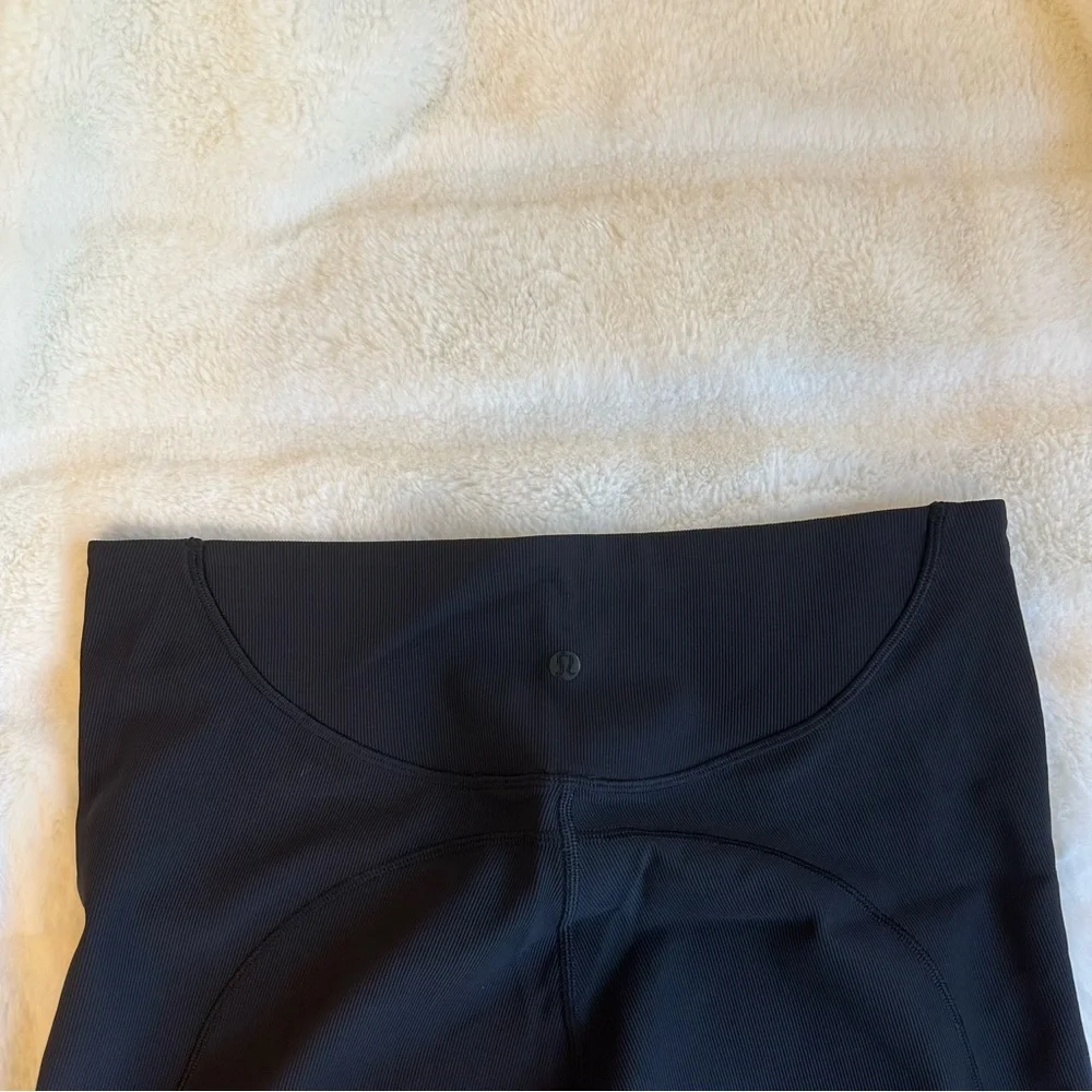 Lululemon Ribbed Countoured Shorts - Picture 8 of 9